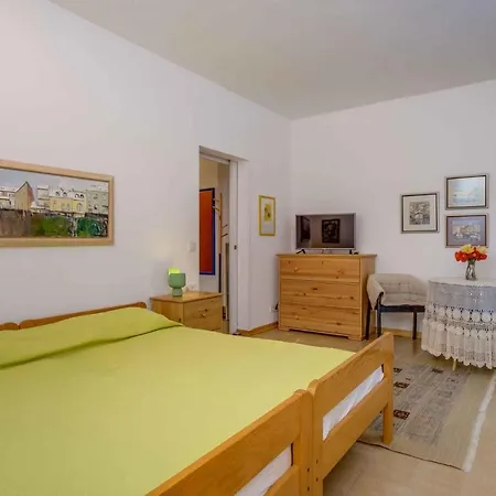 Appartement In 15009 *