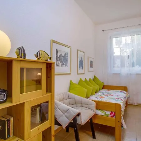 Apartament In 15009 Mali Lošinj